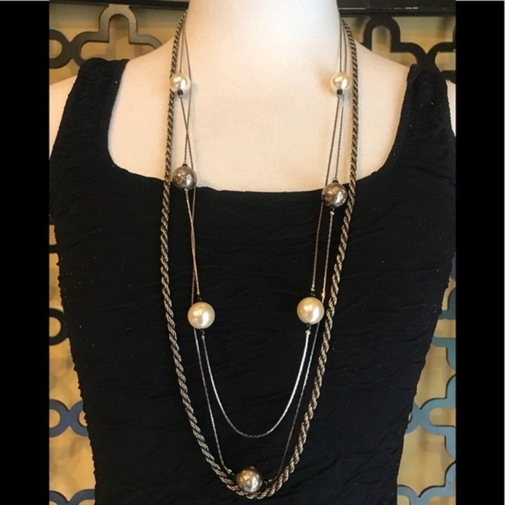 VINTAGE CIRCA 80’S TRIPLE CHAIN NECKLACE With PEARLS‎